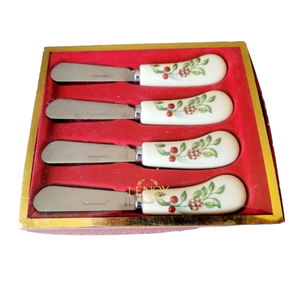 Lenox Boxwood & Pine Set of 4 Spreaders in Box Christmas Pattern - Picture 2 of 6